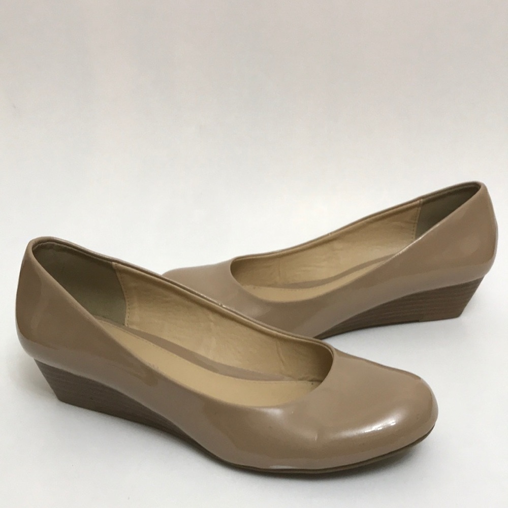 CL by Laundry Wedges size 8